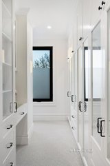 https://images.listonce.com.au/custom/160x/listings/10-crown-street-glen-waverley-vic-3150/379/01735379_img_19.jpg?KxpJ00XkK88