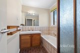https://images.listonce.com.au/custom/160x/listings/10-dandallo-drive-eltham-vic-3095/331/01915331_img_07.jpg?NTa6bgFIjY4
