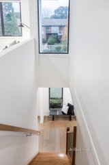 https://images.listonce.com.au/custom/160x/listings/10-derry-street-bentleigh-east-vic-3165/801/01532801_img_08.jpg?Oz8nBg6eWb4