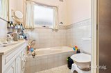 https://images.listonce.com.au/custom/160x/listings/10-dunscombe-avenue-glen-waverley-vic-3150/680/01931680_img_08.jpg?HUngFAEZ90E