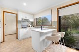 https://images.listonce.com.au/custom/160x/listings/10-felicia-grove-forest-hill-vic-3131/802/01979802_img_05.jpg?BgGsERXezog