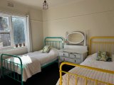 https://images.listonce.com.au/custom/160x/listings/10-fifth-street-hepburn-springs-vic-3461/351/01701351_img_09.jpg?14NsSTvMwO0