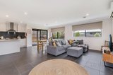 https://images.listonce.com.au/custom/160x/listings/10-five-mile-way-woodend-vic-3442/631/01135631_img_12.jpg?32k_ORX8wVs