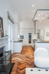 https://images.listonce.com.au/custom/160x/listings/10-gowar-avenue-camberwell-vic-3124/555/01769555_img_09.jpg?HZvr6XVE8FE