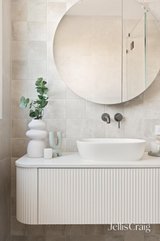 https://images.listonce.com.au/custom/160x/listings/10-hunter-lane-bonbeach-vic-3196/032/01817032_img_09.jpg?s6lzzRhaQUg