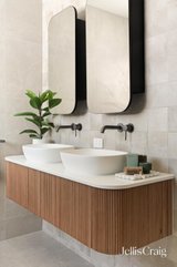 https://images.listonce.com.au/custom/160x/listings/10-hunter-lane-bonbeach-vic-3196/032/01817032_img_12.jpg?_LVIWyE46G8