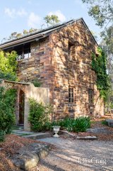 https://images.listonce.com.au/custom/160x/listings/10-kerrs-road-st-andrews-vic-3761/948/01818948_img_02.jpg?r4gJqoDyFDc