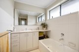 https://images.listonce.com.au/custom/160x/listings/10-kristen-close-glen-waverley-vic-3150/451/01594451_img_09.jpg?i-wR1OmfwTY