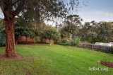 https://images.listonce.com.au/custom/160x/listings/10-lorraine-drive-briar-hill-vic-3088/587/01911587_img_10.jpg?3y788FZv8f8