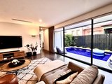 https://images.listonce.com.au/custom/160x/listings/10-mantell-street-moonee-ponds-vic-3039/056/01647056_img_06.jpg?Cbnsplh8dmw