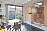 https://images.listonce.com.au/custom/160x/listings/10-newton-grove-glen-waverley-vic-3150/006/01989006_img_04.jpg?wyo30ZJ2Zd4