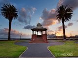 https://images.listonce.com.au/custom/160x/listings/10-park-square-port-melbourne-vic-3207/661/01087661_img_10.jpg?ZzlBwaGUrYE