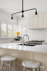 https://images.listonce.com.au/custom/160x/listings/10-rayern-court-bentleigh-east-vic-3165/290/01954290_img_16.jpg?rfZDoxo-U5o