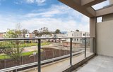 https://images.listonce.com.au/custom/160x/listings/10-recess-concourse-mooroolbark-vic-3138/922/01843922_img_05.jpg?FafnvbmrpyA