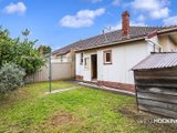 https://images.listonce.com.au/custom/160x/listings/10-steele-street-newport-vic-3015/924/01203924_img_09.jpg?ZyWMjz8w3Fs