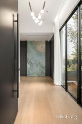 https://images.listonce.com.au/custom/160x/listings/10-trevor-court-mount-waverley-vic-3149/596/01810596_img_02.jpg?UJb8vfq_JKI