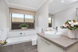 https://images.listonce.com.au/custom/160x/listings/10-village-green-drive-kyneton-vic-3444/910/00777910_img_05.jpg?E8OTMcLkpGo