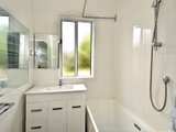 https://images.listonce.com.au/custom/160x/listings/10-vines-road-hamlyn-heights-vic-3215/389/01699389_img_07.jpg?-qK_vxrQYEQ