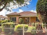 https://images.listonce.com.au/custom/160x/listings/10-wren-street-altona-vic-3018/324/01202324_img_01.jpg?tgbmMRnjDzI