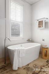https://images.listonce.com.au/custom/160x/listings/100-page-street-albert-park-vic-3206/647/01796647_img_15.jpg?iwUqHOvTTbk