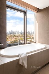 https://images.listonce.com.au/custom/160x/listings/1001-1002155-beach-street-port-melbourne-vic-3207/277/01582277_img_22.jpg?RwHgDHqf35U