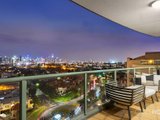 https://images.listonce.com.au/custom/160x/listings/1004115-beach-street-port-melbourne-vic-3207/147/01090147_img_03.jpg?JnjXLZKIf1Q