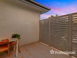 https://images.listonce.com.au/custom/160x/listings/1014-landale-avenue-croydon-vic-3136/689/01525689_img_10.jpg?nS2dyE3cahI