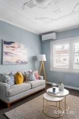 https://images.listonce.com.au/custom/160x/listings/1018-30-grey-street-east-melbourne-vic-3002/276/01821276_img_04.jpg?W8lUIfZXYPs