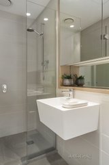 https://images.listonce.com.au/custom/160x/listings/10189-roden-street-west-melbourne-vic-3003/652/00854652_img_10.jpg?kdsgd9t2bgE