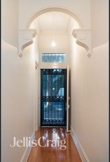 https://images.listonce.com.au/custom/160x/listings/102-edward-street-brunswick-vic-3056/706/01974706_img_06.jpg?Te6K-sVkn_A