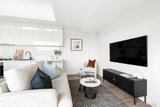 https://images.listonce.com.au/custom/160x/listings/102-wilmoth-street-thornbury-vic-3071/342/01723342_img_09.jpg?_VCocxFcjXc