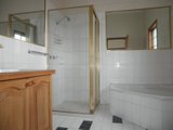 https://images.listonce.com.au/custom/160x/listings/10219-mahoneys-road-forest-hill-vic-3131/404/01885404_img_05.jpg?uHlS4CpVzCY