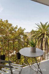 https://images.listonce.com.au/custom/160x/listings/1025-isabella-grove-hawthorn-vic-3122/311/01989311_img_06.jpg?H82FS_sjcdQ