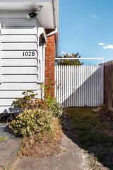 https://images.listonce.com.au/custom/160x/listings/1028-north-road-bentleigh-east-vic-3165/227/01355227_img_02.jpg?gNwZHorChc8