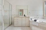 https://images.listonce.com.au/custom/160x/listings/103-kalbar-road-eltham-vic-3095/615/01127615_img_09.jpg?NlzuPY-b664