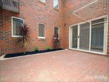 https://images.listonce.com.au/custom/160x/listings/103-mckelvie-court-glen-waverley-vic-3150/629/01658629_img_09.jpg?EY2QpVDH1ZU
