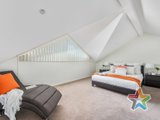 https://images.listonce.com.au/custom/160x/listings/10313-15-hewish-road-croydon-vic-3136/532/01525532_img_07.jpg?RksEtQkfIdE