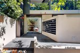 https://images.listonce.com.au/custom/160x/listings/1042-kingsley-street-elwood-vic-3184/052/01982052_img_10.jpg?FgsUYNI0SAM