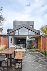 https://images.listonce.com.au/custom/160x/listings/105-barkly-street-brunswick-east-vic-3057/954/01406954_img_02.jpg?hLNTv5unrmE