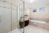 https://images.listonce.com.au/custom/160x/listings/105-coleman-parade-glen-waverley-vic-3150/437/01974437_img_12.jpg?tYvzNjoEn_I