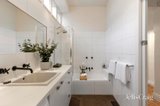 https://images.listonce.com.au/custom/160x/listings/105-rennie-street-thornbury-vic-3071/827/01915827_img_09.jpg?hZAy-HxD5lo