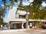 https://images.listonce.com.au/custom/160x/listings/10595-ormond-road-elwood-vic-3184/519/01793519_img_01.jpg?qloztfYFArM