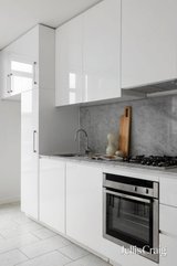 https://images.listonce.com.au/custom/160x/listings/10648-rose-street-fitzroy-vic-3065/075/01934075_img_13.jpg?x0rf6vcMVCg