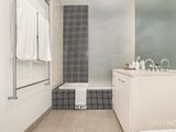 https://images.listonce.com.au/custom/160x/listings/1066-montague-street-south-melbourne-vic-3205/206/01090206_img_09.jpg?LcwNWWCrAmU