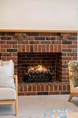 https://images.listonce.com.au/custom/160x/listings/107-partridge-way-mooroolbark-vic-3138/190/01991190_img_03.jpg?A-qg7rEx9F0