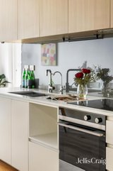 https://images.listonce.com.au/custom/160x/listings/10727-jasper-road-bentleigh-vic-3204/822/01969822_img_12.jpg?Zd9G2_5bMrg