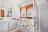 https://images.listonce.com.au/custom/160x/listings/109-langdale-drive-croydon-hills-vic-3136/229/01735229_img_04.jpg?7e5G3D2Ov48
