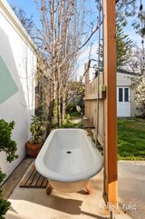 https://images.listonce.com.au/custom/160x/listings/109-smith-street-thornbury-vic-3071/442/01985442_img_13.jpg?6E7A0l9Lv2o