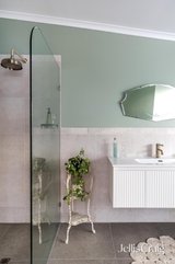 https://images.listonce.com.au/custom/160x/listings/109-tooronga-road-glen-iris-vic-3146/630/01815630_img_09.jpg?aicZEOw189w