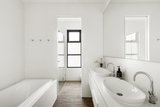 https://images.listonce.com.au/custom/160x/listings/10a-yaralla-road-bentleigh-east-vic-3165/144/01974144_img_10.jpg?pO2BjBmO9vo
